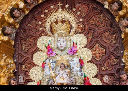 Bild der Virgen del Rocio, La Divina Pastora, der göttlichen Hirtin, im Inneren der Ermita del Rocio, Einsiedlung in Almonte, in Huelva, Spanien Stockfoto