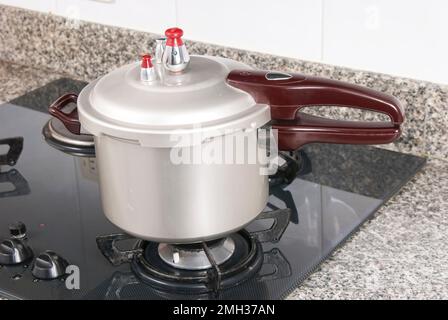 Schnellkochfeld; Foto über Herd in der Küche. Stockfoto