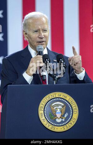 Washington DC, USA. 26. Januar 2023. Präsident Joe Biden spricht über die Wirtschaft seit seinem Amtsantritt bei Steamfitters Local 602 in Springfield, Virginia, am Donnerstag, den 26. Januar 2023. Foto: Bonnie Cash/UPI Credit: UPI/Alamy Live News Stockfoto