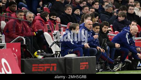 AMSTERDAM - (lr) Ajax Torwart Maarten Stekelenburg, Ajax Torwart Remko Pasveer, Ajax Assistant Coach Matthias Kaltenbach, Ajax Coach Alfred Schreuder, Ajax Assistant Coach Michael Reiziger während des niederländischen Eredivisie-Spiels zwischen Ajax Amsterdam und FC Volendam in der Johan Cruijff Arena am 26. Januar 2023 in Amsterdam, Niederlande. ANP OLAF KRAAK Credit: ANP/Alamy Live News Stockfoto