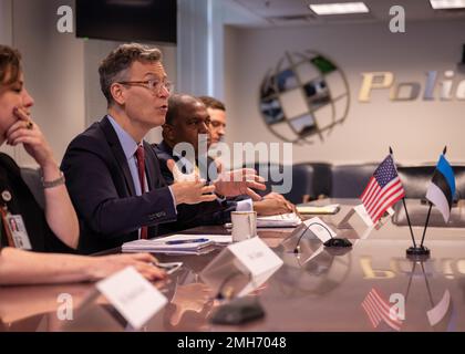 Washington DC, USA. 26. Januar 2023. Washington DC, USA. 26. Januar 2023. US-Verteidigungsminister Dr. Colin Kahl, Left, veranstaltet ein bilaterales Treffen mit dem estnischen Verteidigungsminister Kusti Salm im Pentagon am 26. Januar 2023 in Washington, DC. Kredit: pO2 Zachary Wheeler/DOD Photo/Alamy Live News Stockfoto