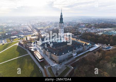 01.03.2023 Czestochowa, Polen. Das Kloster Jasna Gora in Polen aus der Vogelperspektive. Hochwertiges Foto Stockfoto