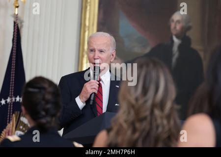 New York, USA. 26. Januar 2023. USA Präsident Joe Biden spricht am Donnerstag, den 26. Januar 2023, bei einem Empfang zum Mondneujahr im Ostzimmer des Weißen Hauses in Washington, DC. Foto: Oliver Contreras/UPI Credit: UPI/Alamy Live News Stockfoto