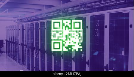 Zusammensetzung der Datenverarbeitung mit qr-Code über Serverraum Stockfoto
