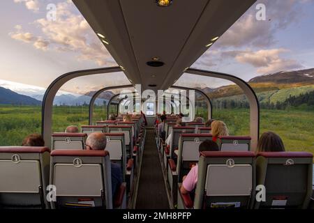 Die Alaska Railroad Coastal Classic verkehrt zwischen Anchorage und Seward, Alaska. Stockfoto