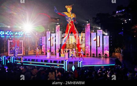 SHANGHAI, CHINA - 20. JANUAR 2023 - Eine riesige Ultraman-Skulptur wird im Haichang Ocean Park in Shanghai, China, am 20. Januar 2023 gesehen. Ein offizielles Certi Stockfoto