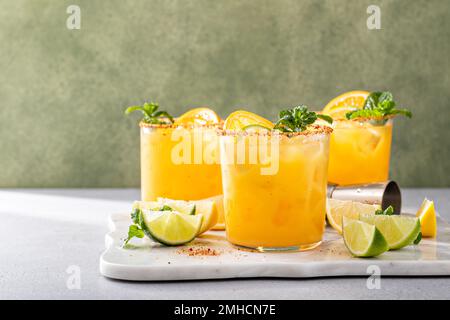 Dreifache Zitrus-margarita mit Orange, Zitrone und Limette Stockfoto