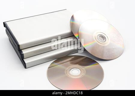 DVD Blue ray Discs mit Hüllen Film-CDs mit weißem Hintergrund Design-Box Stockfoto