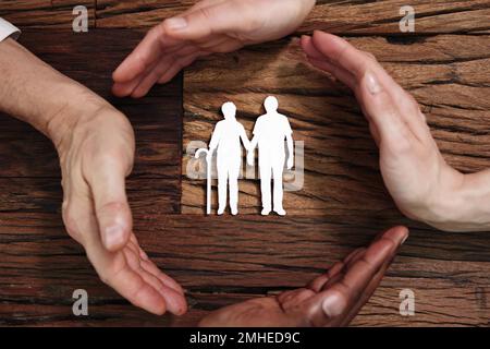 Schutz Von Älteren Paaren Und Rentnerfamilien Stockfoto