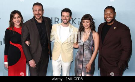 Los Angeles, USA. 26. Januar 2023. Christa Miller, Jason Segel, Michael Urie, Lukita Maxwell und Luke Tennie treffen am 26. Januar 2023 in Hollywood, Kalifornien, auf der Apple+ „Shrinking“ Los Angeles Premiere im Directors Guild of America Theatre ein. © Lisa OConnor/AFF-USA.com Kredit: AFF/Alamy Live News Stockfoto