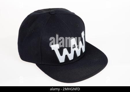 Bordeaux , Aquitaine France - 20 01 2023 : Wheels and Waves Logo-Marke und Textzeichen auf Cap Motorcycle Culture Rintage in Biarritz frankreich Stockfoto