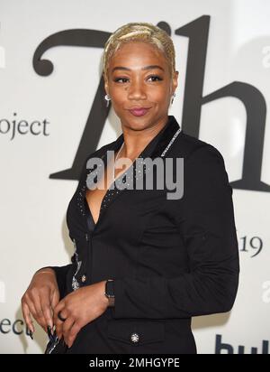 Los Angeles, USA. 26. Januar 2023. Tiffany Haddish trifft am 26. Januar 2023 bei Hulus „The 1619 Project“ Los Angeles Premiere im Academy Museum of Motion Pictures in Los Angeles, Kalifornien, ein. © Janet Gough / AFF-USA.COM Kredit: AFF/Alamy Live News Stockfoto