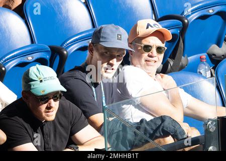 Melbourne, Australien. 27. Januar 2023. Tennis: Grand Slam - Australian Open, Men, Singles, Semifinals, Chachanov (Russland) - Tsitsipas (Griechenland). Thomas Tuchel (M) sitzt auf der Tribüne. Kredit: Frank Molter/dpa/Alamy Live News Stockfoto