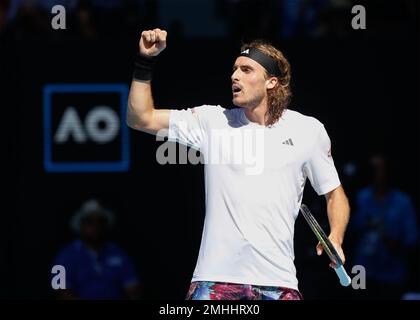 Melbourne, Australien. 27. Januar 2023. Griechischer Tennisspieler Stefanos Tsitsipas in Aktion während des Australian Open Turniers im Melbourne Park am Freitag, den 27. Januar 2023. © Juergen Hasenkopf / Alamy Live News Stockfoto