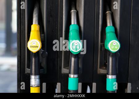 Tankkran Gaz Ausrüstung Füllpistolen an der Tankstelle Stockfoto