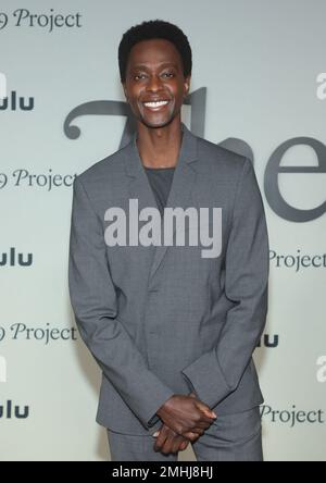 Los Angeles, USA. 26. Januar 2023. EDI Gathegi, auf der Red Carpet Premiere von Los Angeles für Hulus „das 1619-Projekt“ im Academy Museum of Motion Pictures in Los Angeles, Kalifornien, USA am 26. Januar 2022. Foto: Fati Sadou/ABACAPRESS.COM Kredit: Abaca Press/Alamy Live News Stockfoto