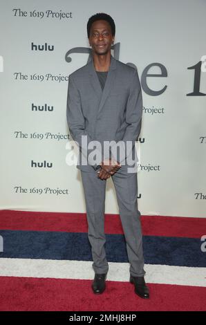 Los Angeles, USA. 26. Januar 2023. EDI Gathegi, auf der Red Carpet Premiere von Los Angeles für Hulus „das 1619-Projekt“ im Academy Museum of Motion Pictures in Los Angeles, Kalifornien, USA am 26. Januar 2022. Foto: Fati Sadou/ABACAPRESS.COM Kredit: Abaca Press/Alamy Live News Stockfoto