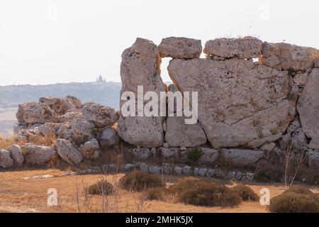 Megalithische Tempelanlage aus der Jungsteinzeit auf der Mittelmeerinsel Gozo. Xaghra Ggantija, Malta Stockfoto