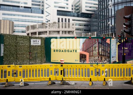 Eine städtische Landschaft auf dem Gelände des Bauunternehmers Robert McAlpine vom „One Broadgate“ Bauumbau von 1 Broadgate in der Nähe der Liverpool Street Station in der City of London, dem Finanzviertel der Hauptstadt, am 26. Januar 2023 in London, England. Stockfoto