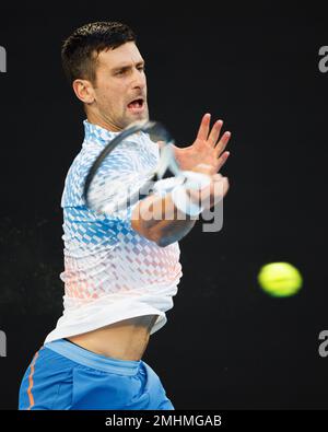 Melbourne, Australien. 27. Januar 2023. 4. SEED NOVAK DJOKOVIC von Serbien im Kampf gegen TOMMY PAUL aus den USA in der Rod Laver Arena in einem Halbfinalspiel der Singles für Herren am 12. Tag der Australian Open 2023 in Melbourne, Australien. Sydney Low/Cal Sport Media/Alamy Live News Stockfoto