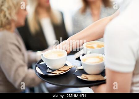 Bild eines Kaffees bei einem Geschäftstreffen im Restaurant. Stockfoto