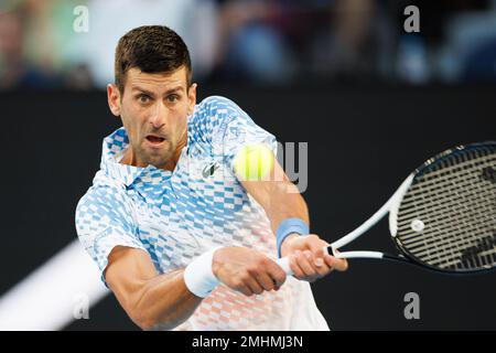 Melbourne, Australien. 27. Januar 2023. 4. SEED NOVAK DJOKOVIC von Serbien im Kampf gegen TOMMY PAUL aus den USA in der Rod Laver Arena in einem Halbfinalspiel der Singles für Herren am 12. Tag der Australian Open 2023 in Melbourne, Australien. Sydney Low/Cal Sport Media/Alamy Live News Stockfoto