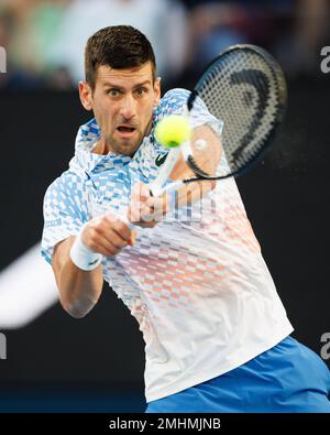 Melbourne, Australien. 27. Januar 2023. 4. SEED NOVAK DJOKOVIC von Serbien im Kampf gegen TOMMY PAUL aus den USA in der Rod Laver Arena in einem Halbfinalspiel der Singles für Herren am 12. Tag der Australian Open 2023 in Melbourne, Australien. Sydney Low/Cal Sport Media/Alamy Live News Stockfoto