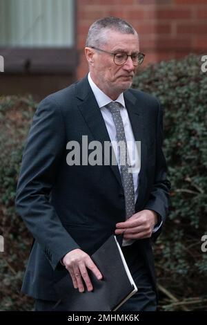 Chief Executive of Nottingham University Hospital Trust Anthony May trifft am Nottingham Magistrates' Court ein, wo Nottingham University Hospital NHS Trust nach dem Tod von Wynter Andrews verurteilt werden soll, der 23 Minuten nach seiner Geburt starb. Der Treuhandfonds beklagte sich wegen des Todes von Wynter am 15 2019. September in zweifacher Hinsicht schuldig, weil er eine registrierte Person war, die keine sichere Pflege und Behandlung leistete, was zu Schaden oder Verlust führte. Foto: Freitag, 27. Januar 2023. Stockfoto