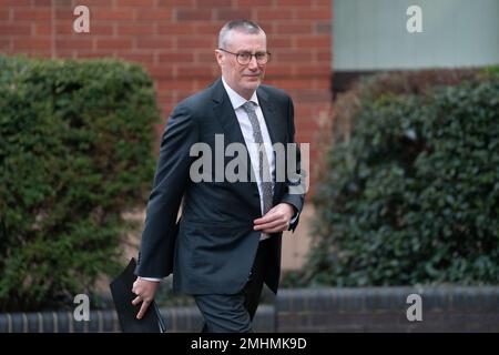 Chief Executive of Nottingham University Hospital Trust Anthony May trifft am Nottingham Magistrates' Court ein, wo Nottingham University Hospital NHS Trust nach dem Tod von Wynter Andrews verurteilt werden soll, der 23 Minuten nach seiner Geburt starb. Der Treuhandfonds beklagte sich wegen des Todes von Wynter am 15 2019. September in zweifacher Hinsicht schuldig, weil er eine registrierte Person war, die keine sichere Pflege und Behandlung leistete, was zu Schaden oder Verlust führte. Foto: Freitag, 27. Januar 2023. Stockfoto