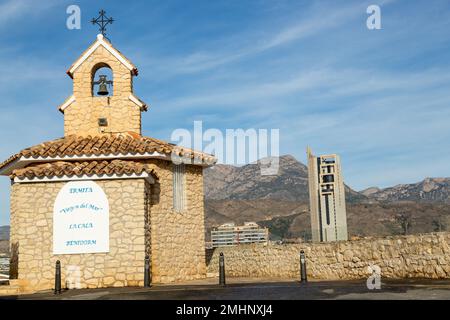 Ermita Virgen del Mar eine kleine Kapelle auf den Klippen in der Gegend La Calle von Benidorm Stockfoto