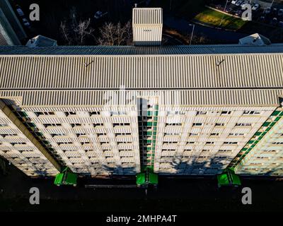 Apartmentblock im Wohnhaus Wester Hailes in Edinburgh, Schottland, Großbritannien Stockfoto