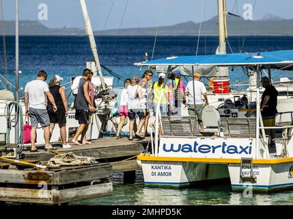 BONAIRE - Touristen auf Bonaire. Bonaire ist eine niederländische Insel im karibischen Teil der Niederlande und gehört zu den ABC-Inseln der Kleinen Antillen. ANP REMKO DE WAAL netherlands Out - belgien Out Credit: ANP/Alamy Live News Stockfoto