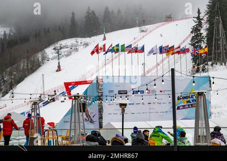 Spindleruv Mlyn, Tschechische Republik. 27. Januar 2023. Vorbereitung des Veranstaltungsortes vor der Downhill Skiing World Cup (Slalom Women), Spindleruv Mlyn, Region Trutnov, Januar 27. 2023. Kredit: David Tanecek/CTK Photo/Alamy Live News Stockfoto