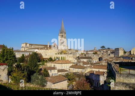 Saint Emilion, Panoramablick auf das Weindorf in der Nähe von Bordeaux, Frankreich, UNESCO-Weltkulturerbe Stockfoto