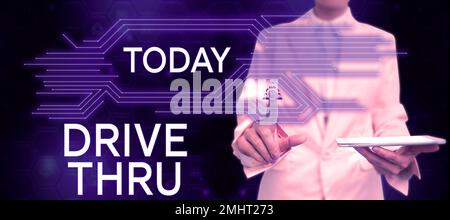 Handgeschriebenes Schild Drive Thru. Ein Wort für einen Ort, an dem man die Art von Service bekommen kann, indem man sie durchfährt Stockfoto