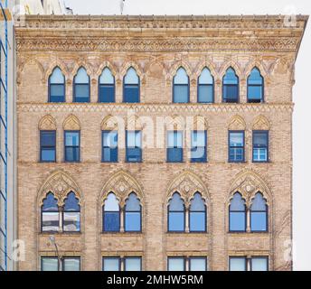 Das Renwick steht neben dem NYC Wahrzeichen Grace Church; beide wurden von James Renwick, Jr. Das ehemalige Bürogebäude ist jetzt ein Wohnhaus und ein Lager. Stockfoto