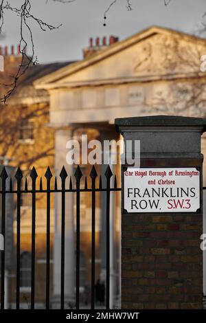 Franklins Row, London SW3, grenzt an das ehemalige Hauptquartier des Duke of York (ursprünglich eine Schule für Kinder von Witwen der Soldaten), Chelsea, London. Stockfoto