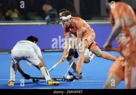 BHUBANESWAR - Derck de Vilder (NED) der Niederlande gegen Belgien während des Halbfinals der Hockey-Weltmeisterschaft in Indien. AP WILLEM VERNES Credit: ANP/Alamy Live News Stockfoto