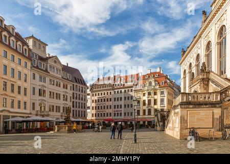 Dresden, Deutschland - 21. Oktober 2022: Wunderschöne historische Architektur im Zentrum von Dresden, schöner und warmer Herbsttag Mitte Oktober Stockfoto