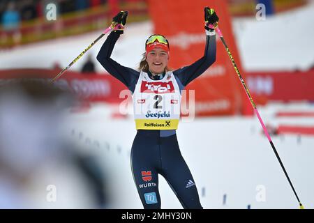 Nathalie ARMBRUSTER (GER), 2. Platz, Jubel, Freude, Enthusiasmus, Action, Einzelbild, einzelnes Motiv, halbe Figur, halbe Figur. Frauen individuell Gundersen NH/5 km, individueller Wettbewerb der Frauen FIS-Weltmeisterschaft Nordic kombiniert in Seefeld/Tirol am 27. Januar 2023? Kredit: dpa Picture Alliance/Alamy Live News Stockfoto