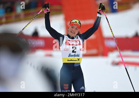 Nathalie ARMBRUSTER (GER), 2. Platz, Jubel, Freude, Enthusiasmus, Action, Einzelbild, einzelnes Motiv, halbe Figur, halbe Figur. Frauen individuell Gundersen NH/5 km, individueller Wettbewerb der Frauen FIS-Weltmeisterschaft Nordic kombiniert in Seefeld/Tirol am 27. Januar 2023? Kredit: dpa Picture Alliance/Alamy Live News Stockfoto