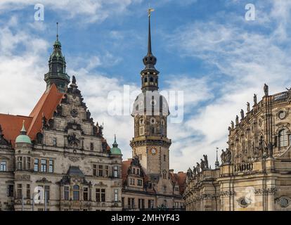 Dresden, Deutschland - 21. Oktober 2022: Wunderschöne historische Architektur im Zentrum von Dresden, schöner und warmer Herbsttag Mitte Oktober Stockfoto