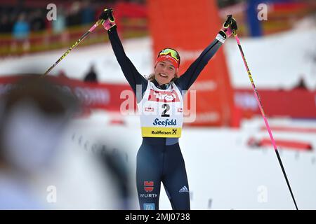 Nathalie ARMBRUSTER (GER), 2. Platz, Jubel, Freude, Enthusiasmus, Action, Einzelbild, einzelnes Motiv, halbe Figur, halbe Figur. Frauen individuell Gundersen NH/5 km, individueller Wettbewerb der Frauen FIS-Weltmeisterschaft Nordic kombiniert in Seefeld/Tirol am 27. Januar 2023? Kredit: dpa Picture Alliance/Alamy Live News Stockfoto