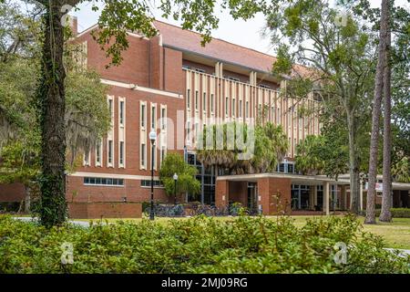 Die University of Florida's Library West, Teil der George A. Smathers Libraries, neben der Plaza of the Americas auf dem Campus der UF. (USA) Stockfoto