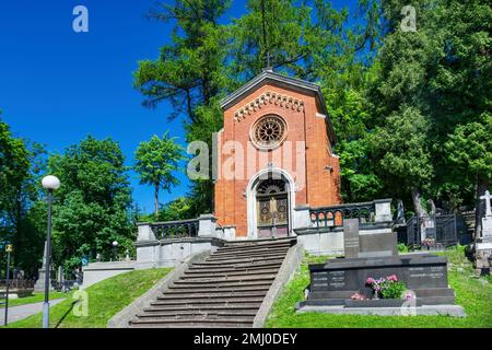 Krypta auf dem Friedhof Lychakiv, einem historischen Friedhof in Lemberg, Ukraine. Stockfoto