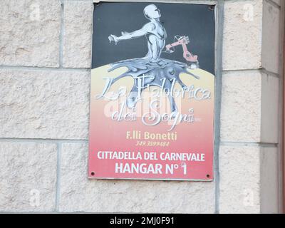 Florenz, Italien. 27. Januar 2023. PRESSPHOTO Florenz Karneval von Viareggio und seine Bewohner, eine Reise in die Zitadelle des Karnevals, wo die allegorischen Floßwagen geboren werden. Auf dem Foto: Foto Gianluca Moggi/New Press Photo Editorial Use Only Credit: Independent Photo Agency/Alamy Live News Stockfoto