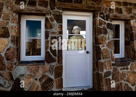 Hauptwachposten und Eingang an der Manzanar National Historic Site, Owens Valley, Kalifornien, USA Stockfoto