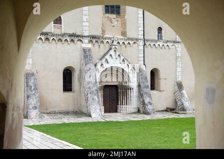 Historisches Eingangstor zur Kathedrale St. Martin in Spisska Kapitula, Slowakei Stockfoto