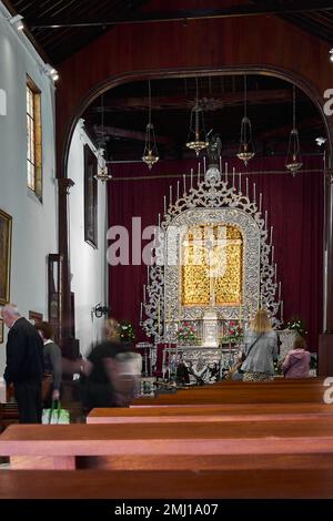 Teneriffa, Spanien - 27. Januar 2023: Das Innere von San Francisco Real Santuario del Sant simo Cristo de la Laguna in Teneriffa, Spanien. Stockfoto