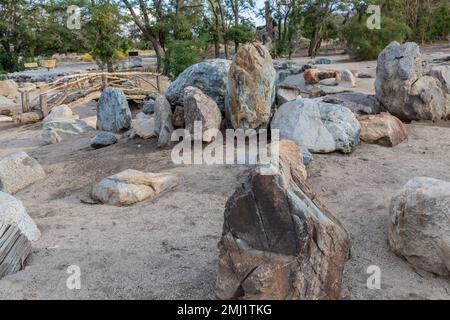 Merritt Park, einst ein Ort der ruhigen Schönheit, geschaffen von Internees, in Manzanar National Historic Site, Owens Valley, Kalifornien, USA Stockfoto